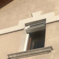 installation de volets roulants solaire avec moustiquaire