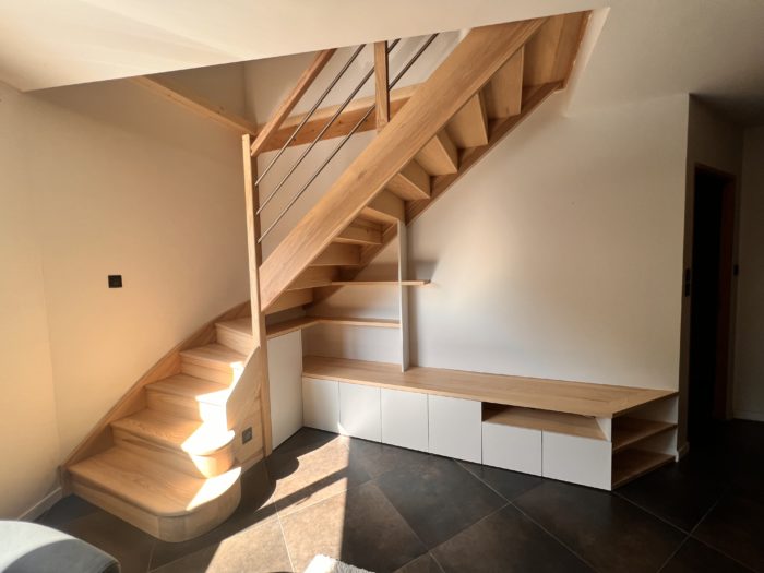 Escalier et meuble TV  à Crets en Belledonne
