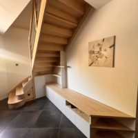 Conception installation et fabrication d'un escalier et d'un meuble aménagé sur mesure à Crets en Belledonne