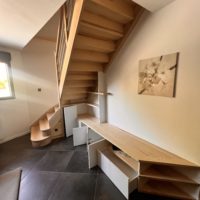 Conception installation et fabrication d'un escalier et d'un meuble aménagé sur mesure à Crets en Belledonne