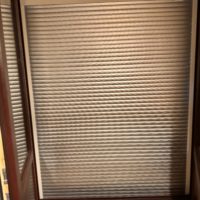 installation d'une porte fenetre en bois et d'un volet roulant solaire au pleynet