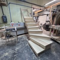 conception réalisation et installation d'un escalier en frêne à Villard Bonnot